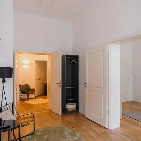Homely Berlin - Chic Flat, City View, Subway, Cafe, River-3