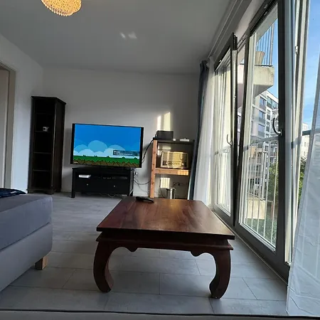 Luxus in Berlin Mitte mit Laptop, großem TV, neuem Bett und privatem Badezimmer-3