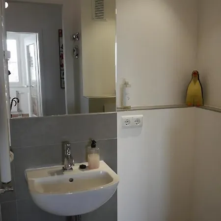 Ruhiges Zimmer in Nähe Kurfürstendamm mit eigener Regendusche-3