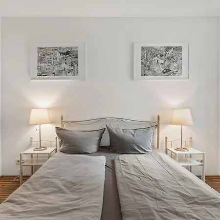 Stylisch Apartments Berlin Mitte, Group & Family Friendly, From 2 - 8 Guests-3