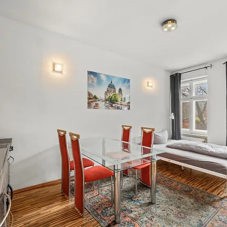 Stylisch Apartments Berlin Mitte, Group & Family Friendly, From 2 - 8 Guests-3