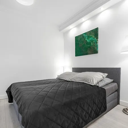 The Lachmann Group Apartment, 2Br, One Living Room, 2 Bathrooms, Family Friendly, 4 - 7 Guests-3