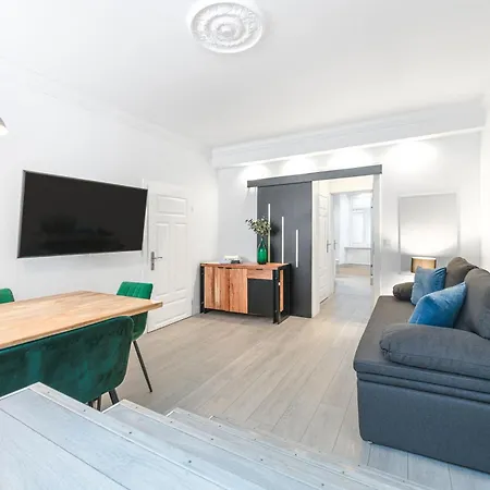The Lachmann Group Apartment, 2Br, One Living Room, 2 Bathrooms, Family Friendly, 4 - 7 Guests-2