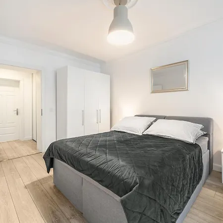 The Lachmann Group Apartment, 2Br, One Living Room, 2 Bathrooms, Family Friendly, 4 - 7 Guests-3
