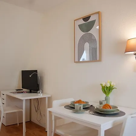 Studio Apartment Berlin Mitte 26m2 - U-Bahn Leopoldplatz by Rooms Berlin-2