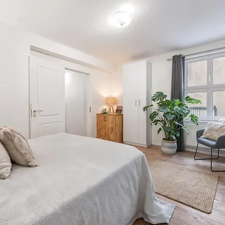Lofty Torstr Apartments, 4 Unique Units From 1-3 Bedrooms In Mitte, Ideal For Families & Groups, From 2 Up To 8 Guests-3