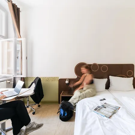 Three Little Pigs Hostel - Your Berlin Castle-2