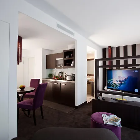 Goodman'S Living-3