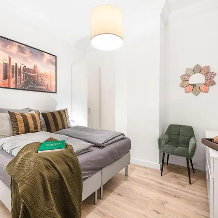 The Goethe Group Loft, 2 Bedroom 2 Bath Rooms, One Living Room, Family Friendly, 2-5 Guests-3
