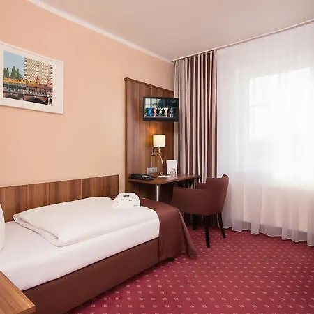 Gold Hotel-3