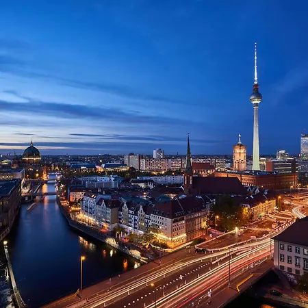 165M2 Downtown Family Suite 5Br, 3Bath, Kids Room, 11Min Alexanderplatz-2