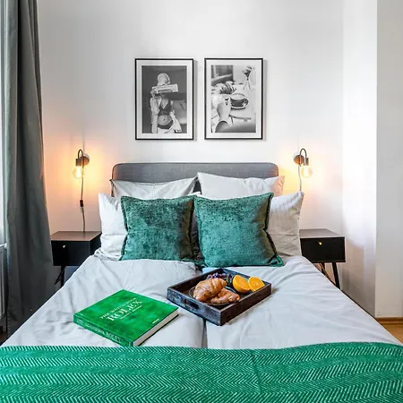 Theboediker Group & Family Apartment, 3 Bedroom 1 Living Room, 2 Bathrooms, Ideal For Bigger Groups Of 4 -9 Guests-3
