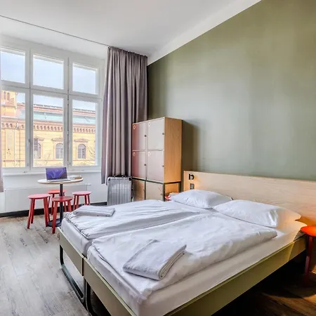 Meininger Hotel Berlin Mitte-3