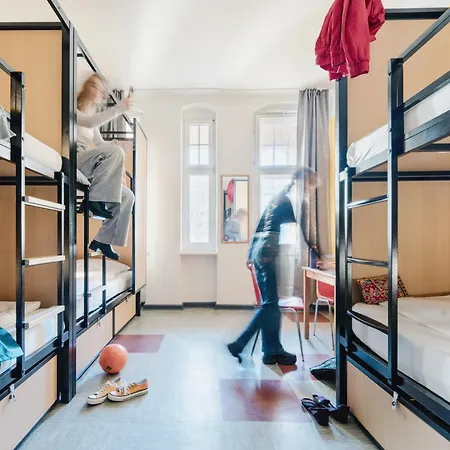 Three Little Pigs Hostel - Your Berlin Castle-2