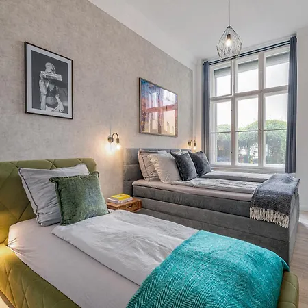The Mierendorf Style, Group & Family Friendly, 2 Bedroom 1,5 Bath Rooms, Ideal For 2 -5 Guests-3