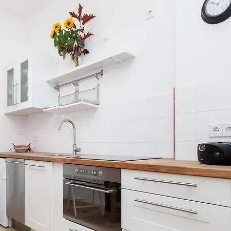 Lofty Torstr Apartments, 4 Unique Units From 1-3 Bedrooms In Mitte, Ideal For Families & Groups, From 2 Up To 8 Guests-2