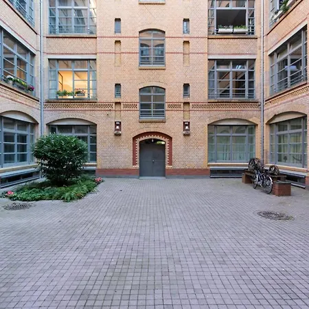 The Melchior, Luxury Industry Loft In Mitte, Group & Family Friendly, 2 Bath Rooms, Big Dining Table, Ideal For 4 - 6 Guests-3