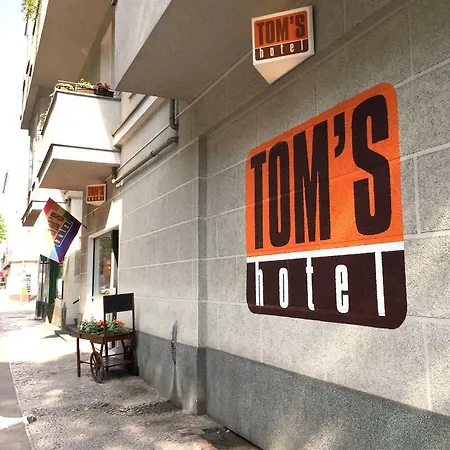 Tom'S Hotel-3