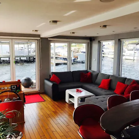 Hausboot Deluxe-2