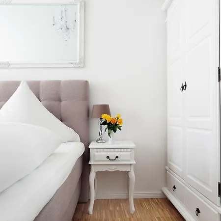 Sc 02 By Rockchair Apartments L Superhost Status L 4 Bedrooms Boxspringbeds 2 Bathrooms Balcony Elevator - Cozy Family & Business Flair Welcomes You!-3