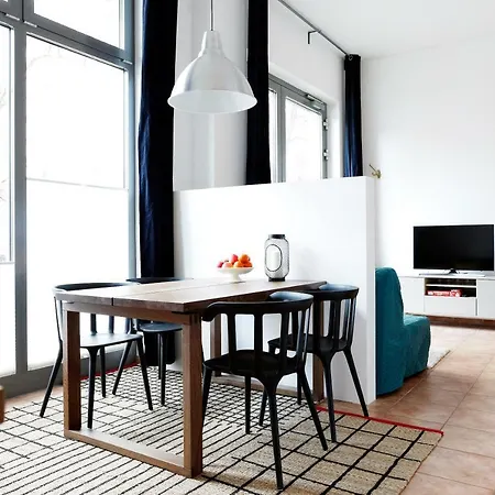 Swine By Rockchair Apartments L Superhost Status L Cozy Family & Business Flair In City Center "Mitte" Modern Studio Boxspringbed Welcomes You!-3