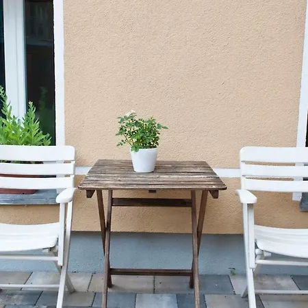 Beautiful Park Apartment For 4 Guests-2