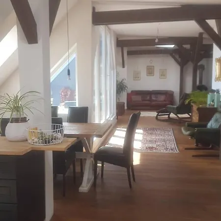 Helle Dachgeschosswohnung Fuer 8 Personen In Zentraler Lage-3