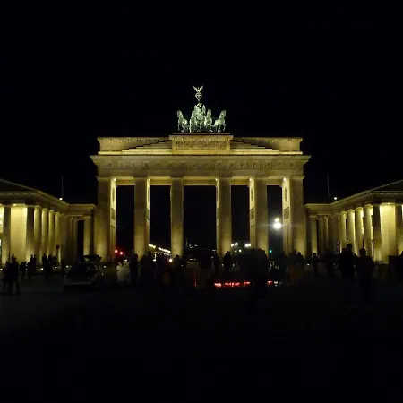 Apartment&Rooms near Brandenburg Gate-3