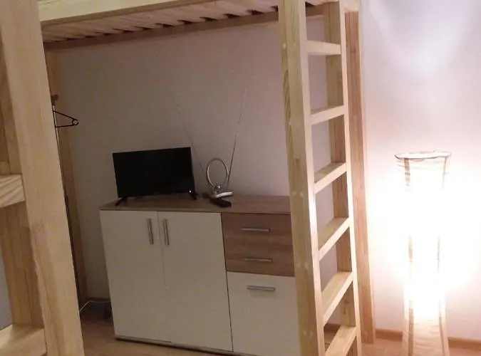 Hostel Living In The Box Berlin