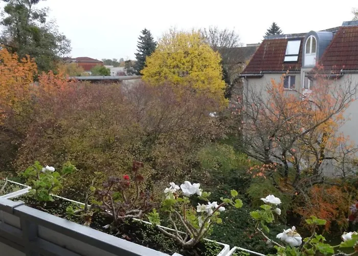 Schöne, Ruhige Wohnung In Berlin-Steglitz