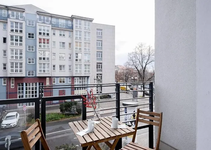 Sc 05 By Rockchair Apartments L Superhost Status L 2 Bedrooms Boxspringbeds Balcony Elevator - Cozy Family & Business Flair Welcomes You!