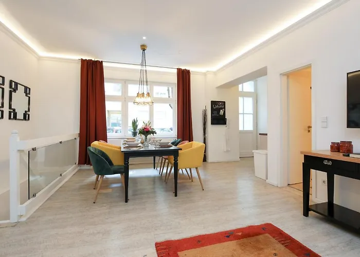 Personen Altbau Nahe Kurfürstendamm - Shakespeare