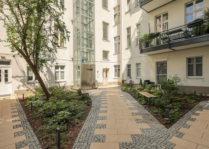 Personen Altbau Nahe Kurfürstendamm - Shakespeare