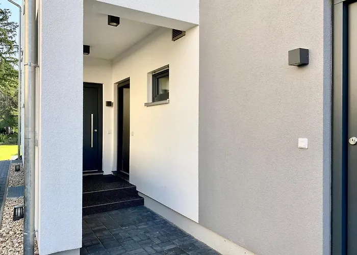 modernes Apartment, Terrasse und Garten am Lilienthalpark im Südwesten Berlins