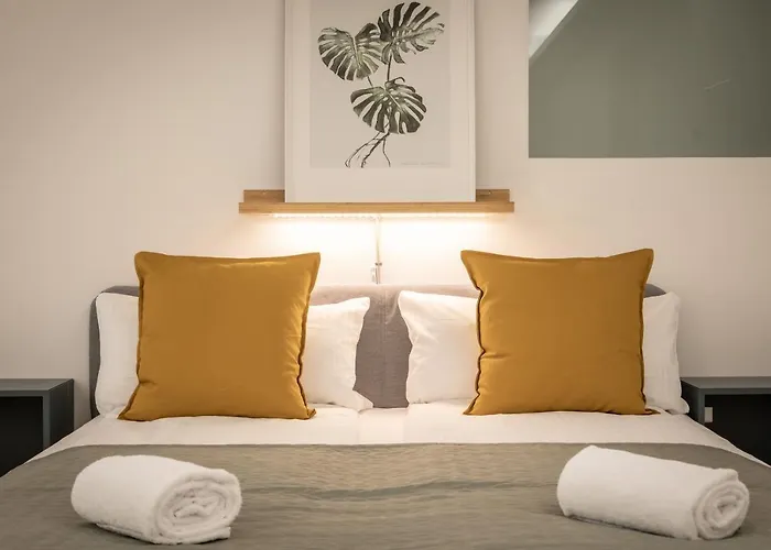 Spacious In Hemholtzkiez Prenzlauer Berg For 8 People Hiddenseer