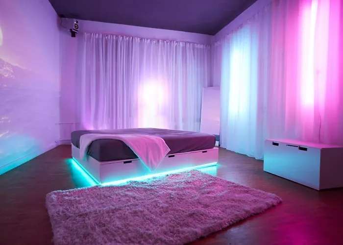 Huge Apartment with Home Cinema&Kitchen in Friedrichshain