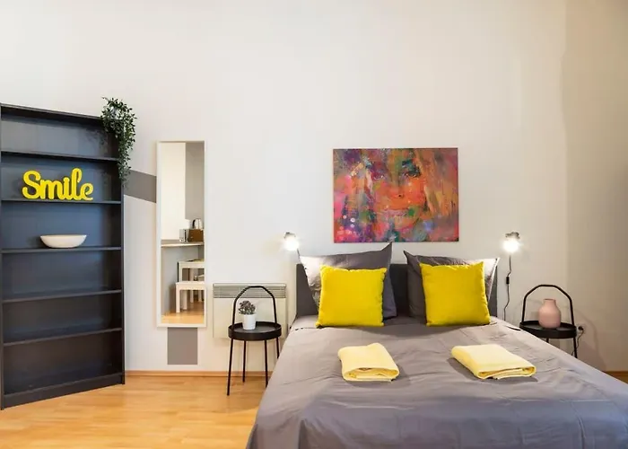 Cozy 2 room apartment next to Hermannstraße Berlin
