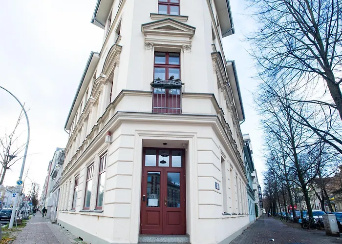 Alt-Berliner Eckkneipe - Feuchte Ecke