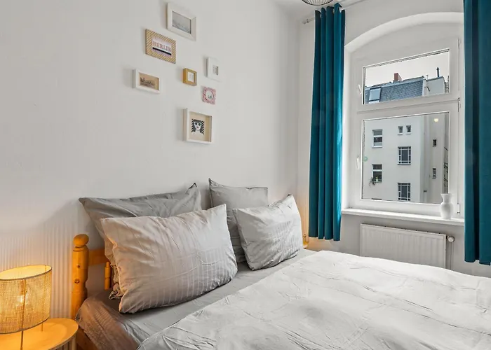 Thewilhelmshavener Group , Group & Family Friendly, 100M2, 2Br, 1 Living Room, Huge Table, Ideal For 4 - 6 Guests