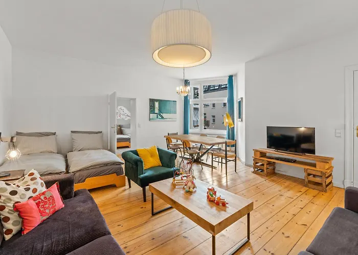 Thewilhelmshavener Group , Group & Family Friendly, 100M2, 2Br, 1 Living Room, Huge Table, Ideal For 4 - 6 Guests