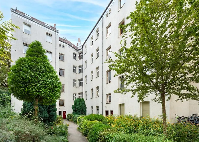 Thewilhelmshavener Group , Group & Family Friendly, 100M2, 2Br, 1 Living Room, Huge Table, Ideal For 4 - 6 Guests
