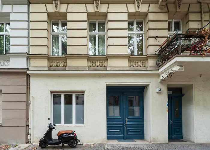 The Gleditsch - Central Schoeneberg Location, 1Br, 1 Living Room, Group Friendly, Ideal For 2 - 4 Guests