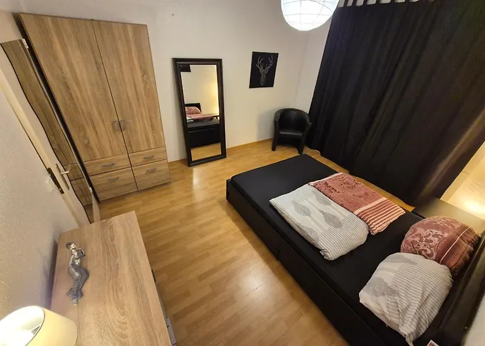 Schoene 3 Schlafzimmer Wohnung Mit 4 Dopplbetten Berlin