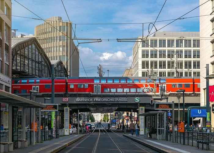 Homely Berlin - Chic Flat, City View, Subway, Cafe, River