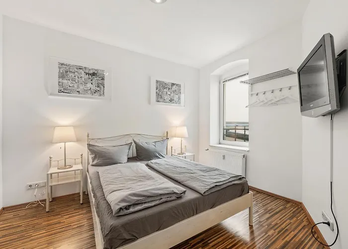 Stylisch Apartments Berlin Mitte, Group & Family Friendly, From 2 - 8 Guests