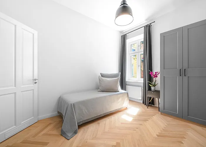 The Bornholmer, Spacious 100M2, Ideal For Groups & Families, 2Br, Huge Living Room, 4 - 8 Guests Berlin