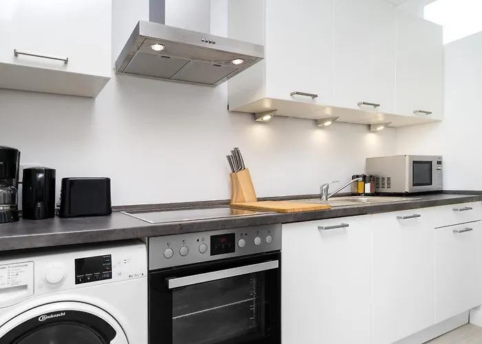 The Lachmann Group Apartment, 2Br, One Living Room, 2 Bathrooms, Family Friendly, 4 - 7 Guests Berlin