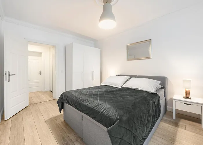The Lachmann Group Apartment, 2Br, One Living Room, 2 Bathrooms, Family Friendly, 4 - 7 Guests
