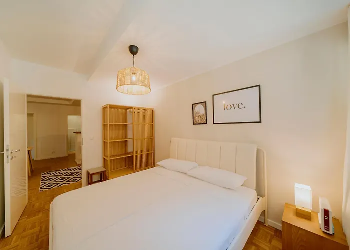 Parklounge Apartment in historic Villa
