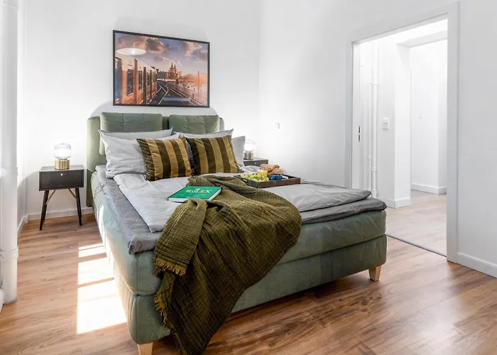 The Duesseldorfer, 1 Bedroom 1 Living Room, Group & Family Friendly, Ideal For 2 - 4 Guests